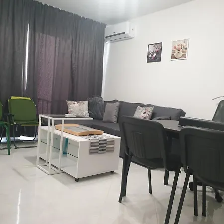 New The Twins Two-bedroom, 5 At 15 Tsani Ginchev Street, Floor 3 Appartement *